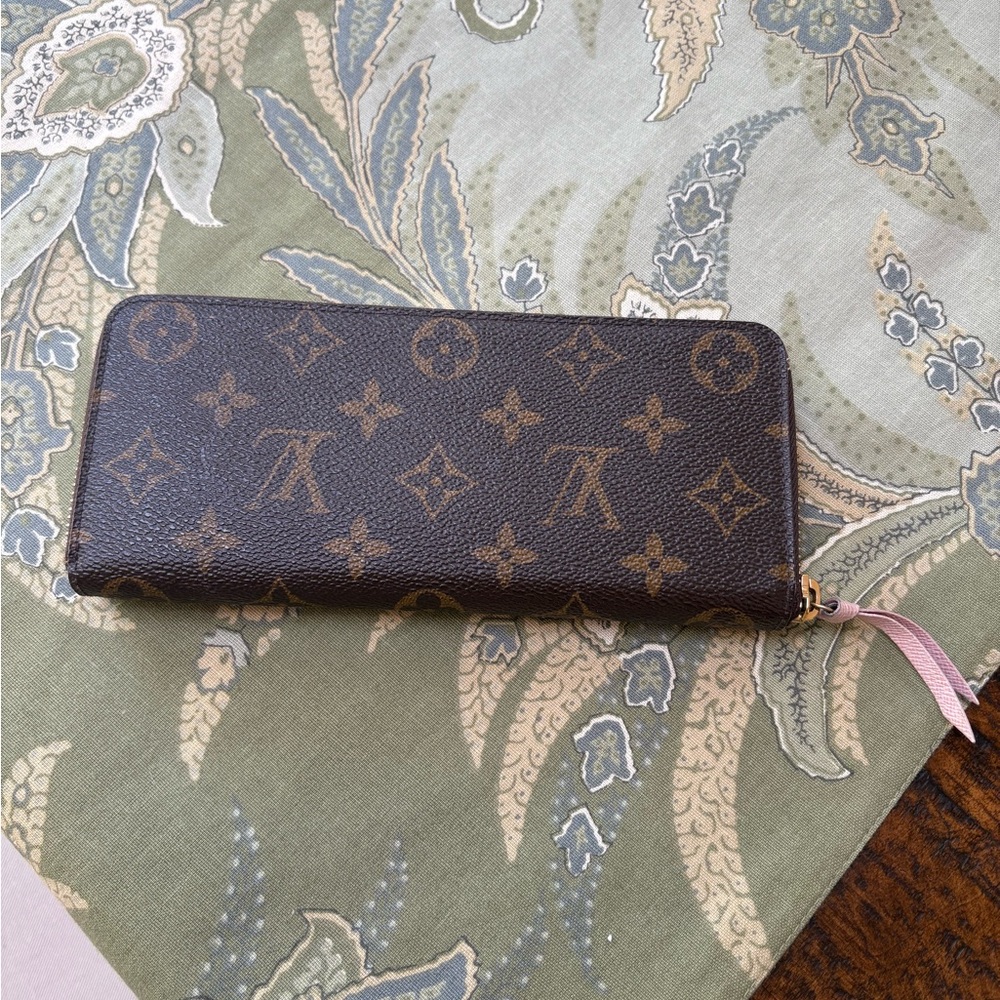 Authentic Louis Vuitton Brown Monogram Wallet Iconic Design